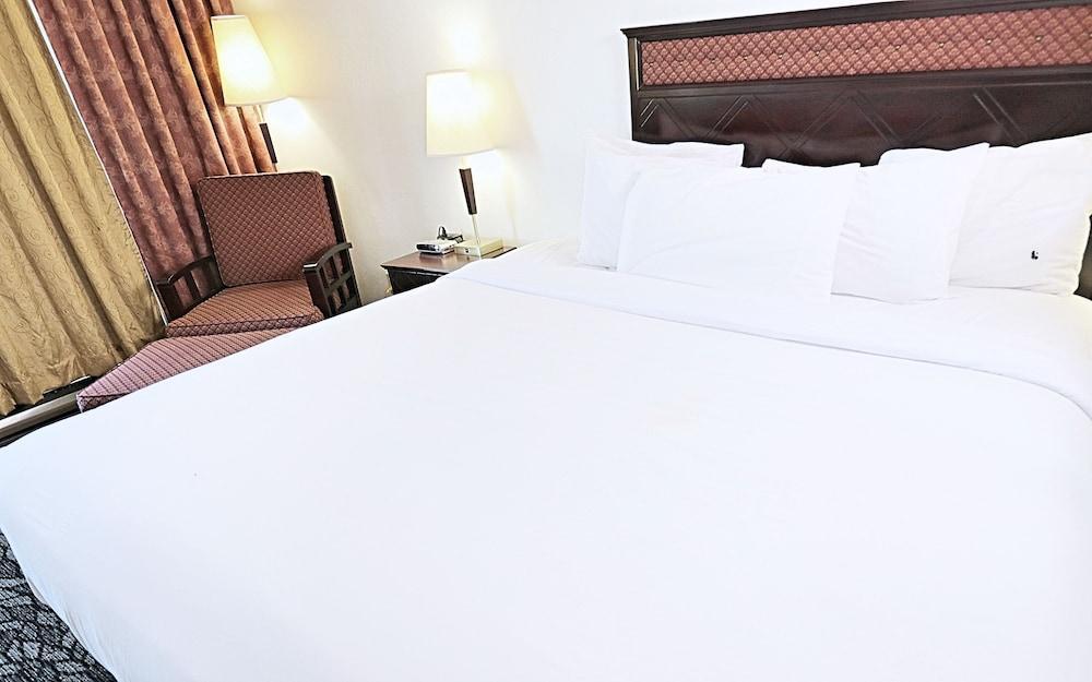 Lelux Hotel Montreal Bagian luar foto